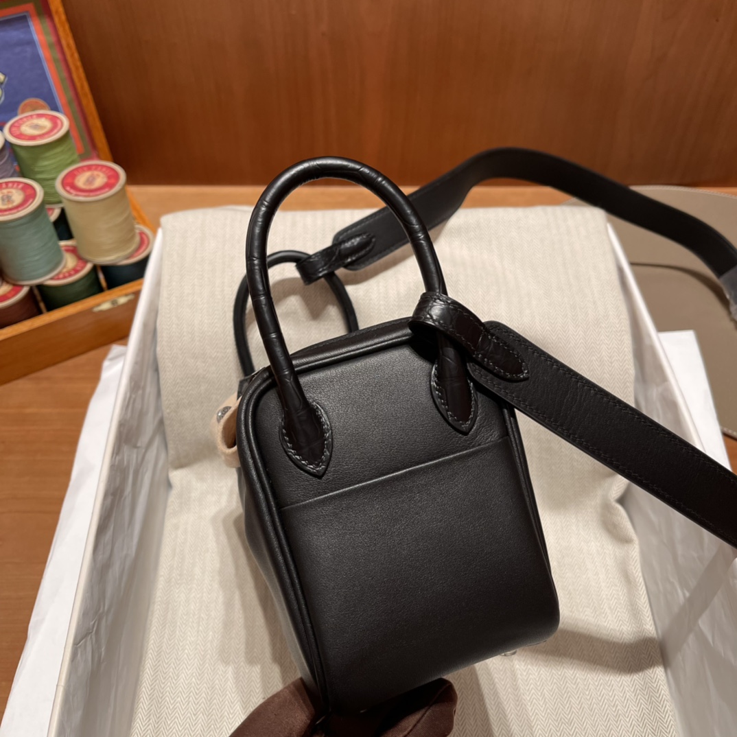 에르메스 미니 린디백 블랙 은장 스위프트 악어가죽 핸들